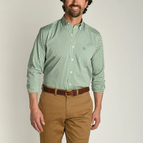 Duck Head Walton Gingham Performance shirt looks and feels great strolling across campus or hanging pubside. Shop Bennetts Clothing where you find the best brands and same day shipping.