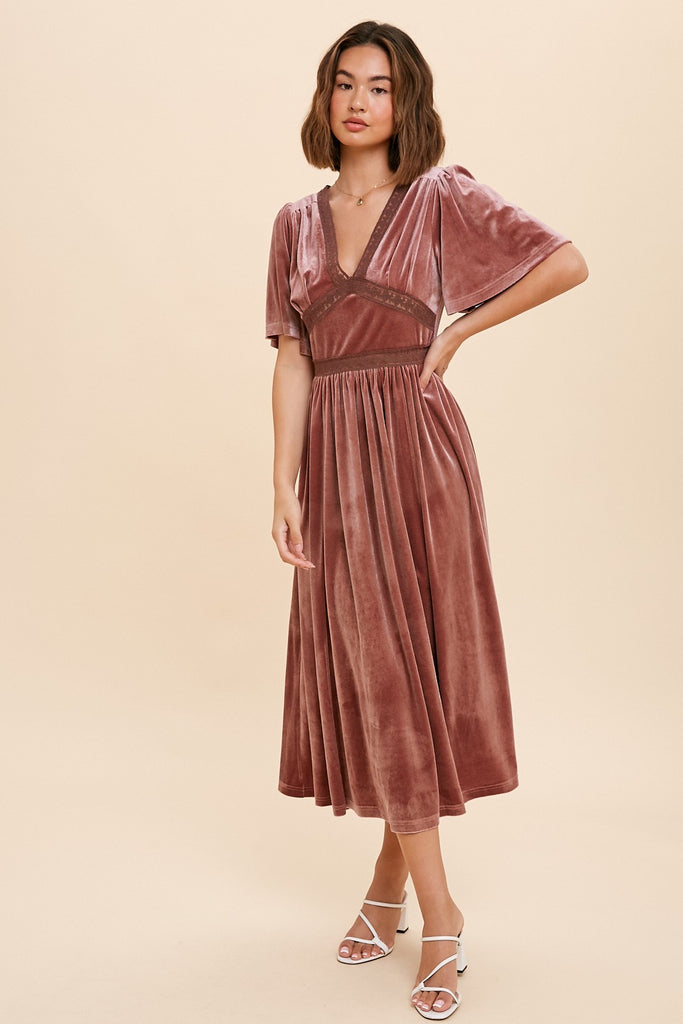 In Loom Velvet Maxi Dress has a luxurious retro style that fits right in with your wardrobe. Shop Bennett's Clothing for the latest styles with great prices and best in customer service for 48 years.